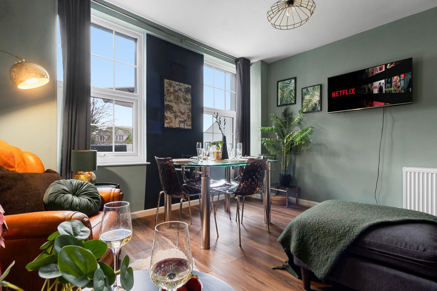 Stylish 2 Bed Apartment Near Beach, Parking, Wifi, Netflix Тинмут Экстерьер фото