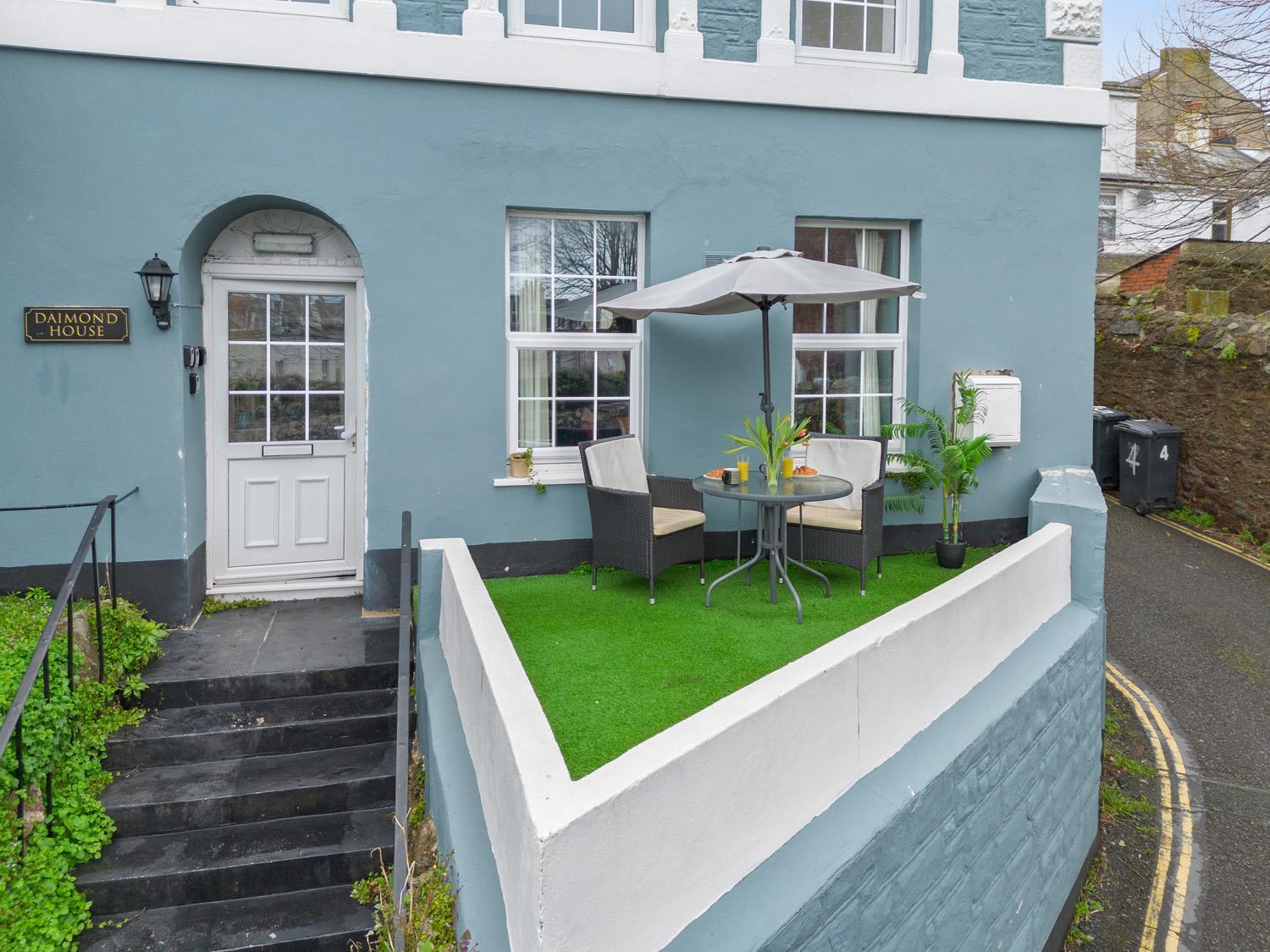 Stylish 2 Bed Apartment Near Beach, Parking, Wifi, Netflix Тинмут Экстерьер фото